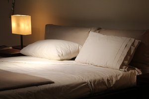 que-es-significado-sonar-con-cama-sabanas-almohadas